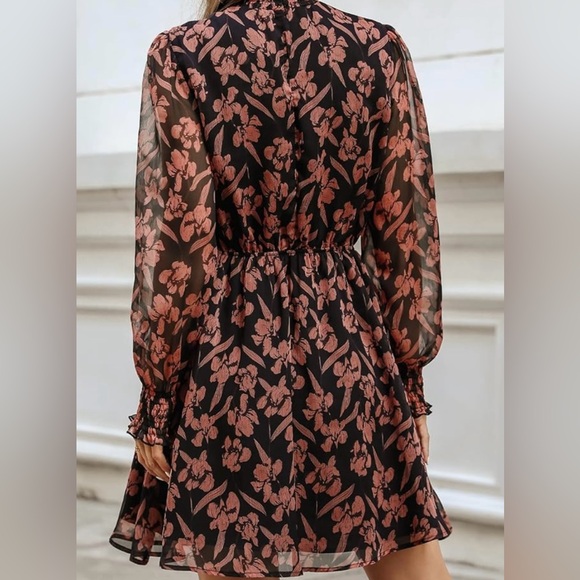 Long Sleeved Dress - Picture 3 of 3